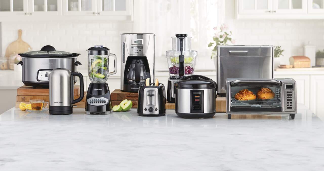 https://media-www.canadiantire.ca/product/living/kitchen/kitchen-appliances/0430421/b-d12-cup-glass-coffee-maker-w-stainless-steel-accents-a0db4b9c-4551-45c9-8767-d39bf451f420.png?imdensity=1&imwidth=1244&impolicy=mZoom