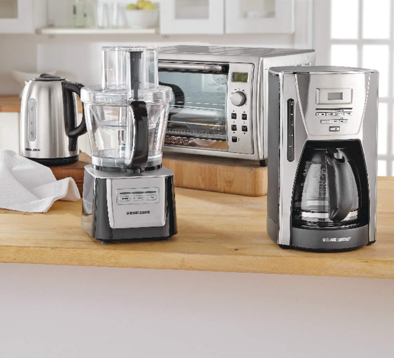https://media-www.canadiantire.ca/product/living/kitchen/kitchen-appliances/0430421/b-d12-cup-glass-coffee-maker-w-stainless-steel-accents-e2e9574a-7cf9-4185-83ad-1246f79b224c.png?imdensity=1&imwidth=1244&impolicy=mZoom