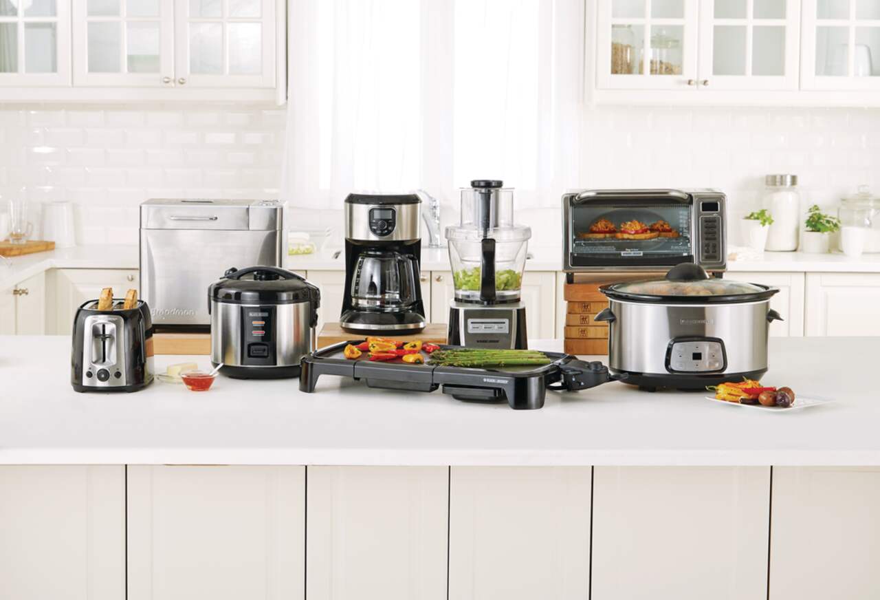 https://media-www.canadiantire.ca/product/living/kitchen/kitchen-appliances/0430441/b-d-12-cup-coffeemaker-digital-5c60fdf2-813c-4651-9a82-373a8cca12b6.png?imdensity=1&imwidth=1244&impolicy=mZoom