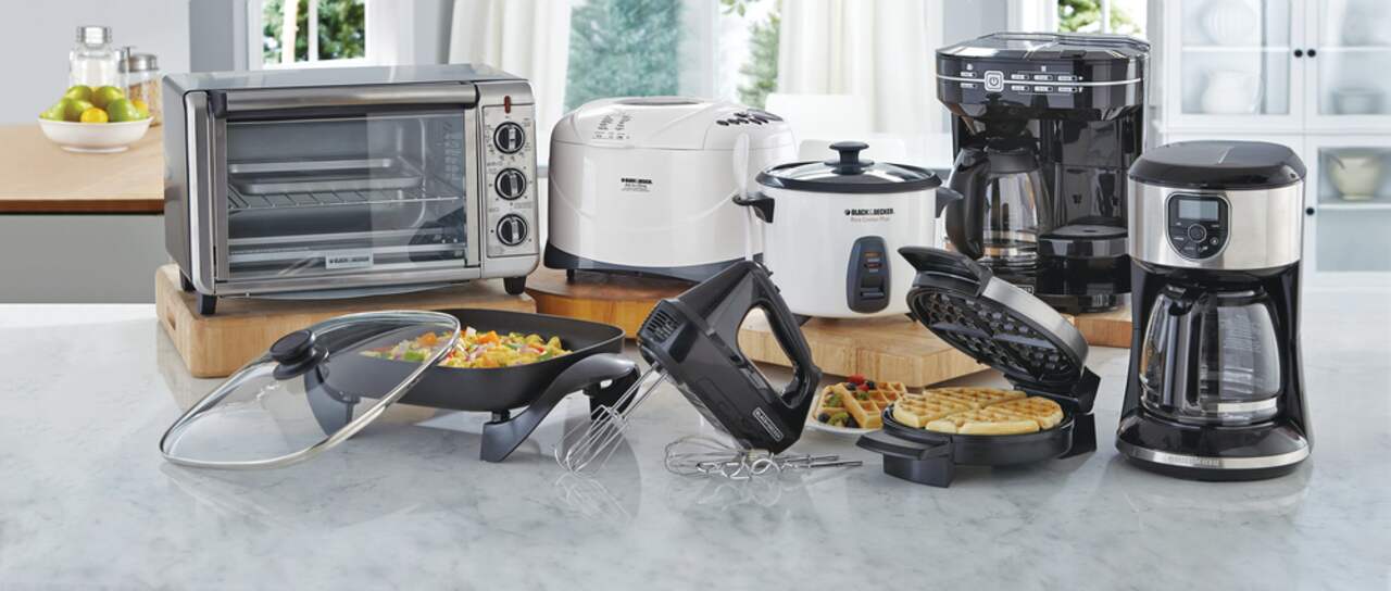 https://media-www.canadiantire.ca/product/living/kitchen/kitchen-appliances/0430441/b-d-12-cup-coffeemaker-digital-d06565ed-016b-45cd-b49c-560c3c8c34e5.png?imdensity=1&imwidth=1244&impolicy=mZoom