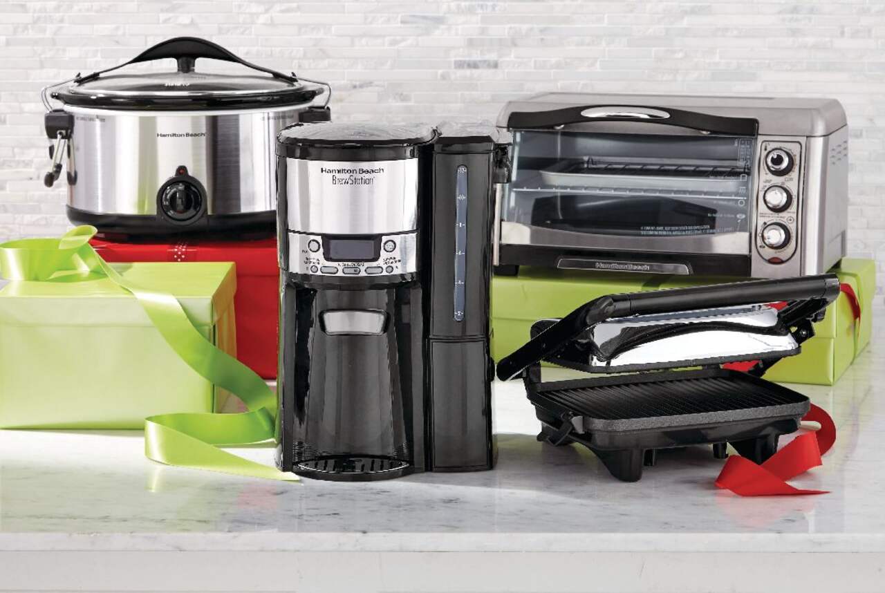 https://media-www.canadiantire.ca/product/living/kitchen/kitchen-appliances/0430509/hamilton-beach-brew-station-coffee-maker-3f90909c-a656-4f45-8484-99b9a4eb53f6-jpgrendition.jpg?imdensity=1&imwidth=1244&impolicy=mZoom