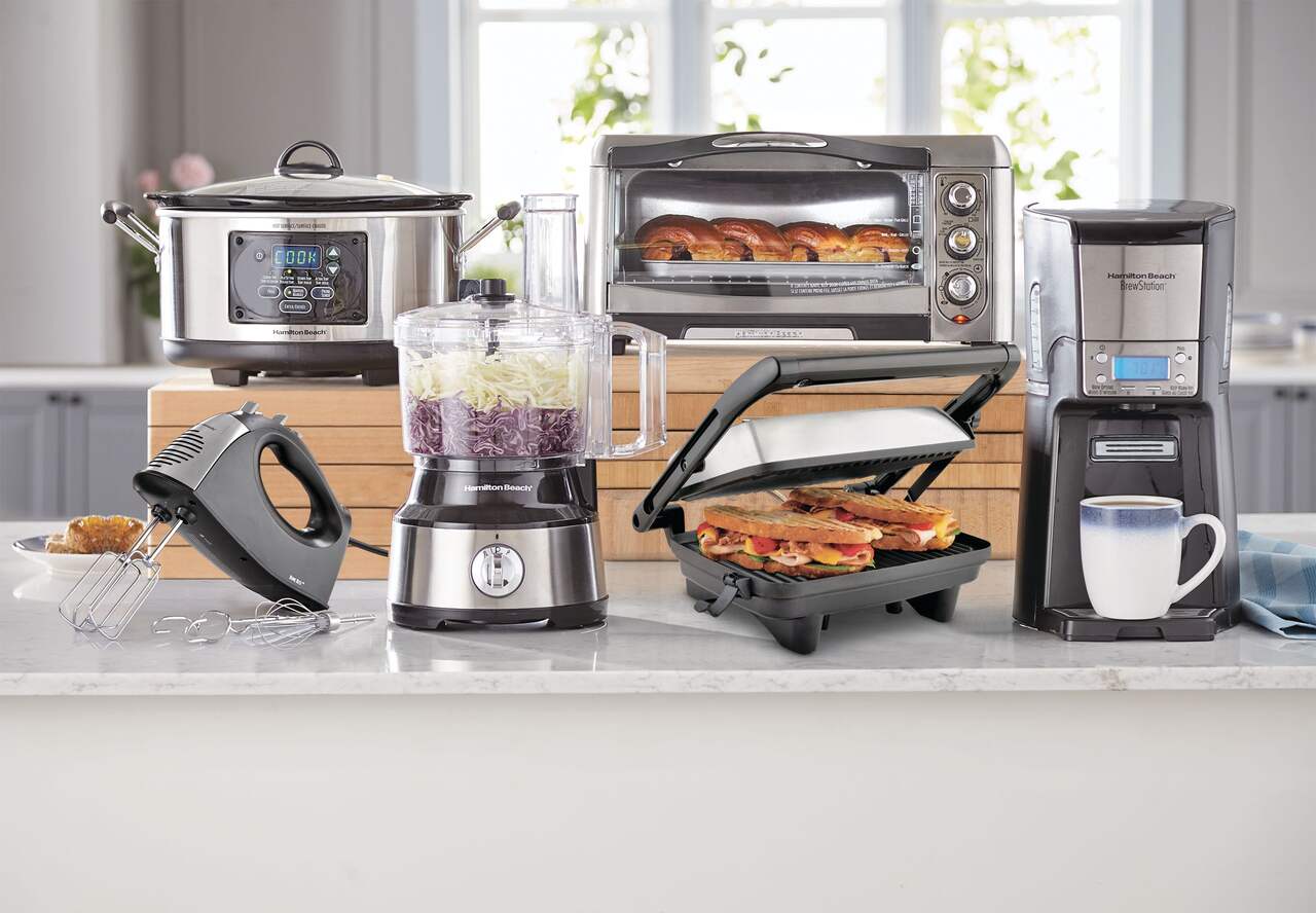 https://media-www.canadiantire.ca/product/living/kitchen/kitchen-appliances/0430509/hamilton-beach-brew-station-coffee-maker-eaeefe19-470e-4176-800a-4b6c827fa14d-jpgrendition.jpg?imdensity=1&imwidth=1244&impolicy=mZoom