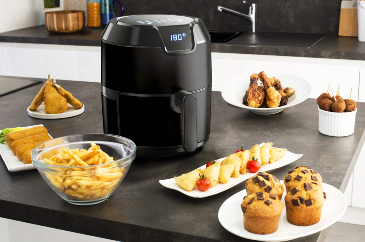 https://media-www.canadiantire.ca/product/living/kitchen/kitchen-appliances/0430944/t-fal-easy-fry-xl-digital-air-fryer-a440cf6a-7c9e-43a2-b816-ed9b183fea62.png?imdensity=1&imwidth=1244&impolicy=mZoom