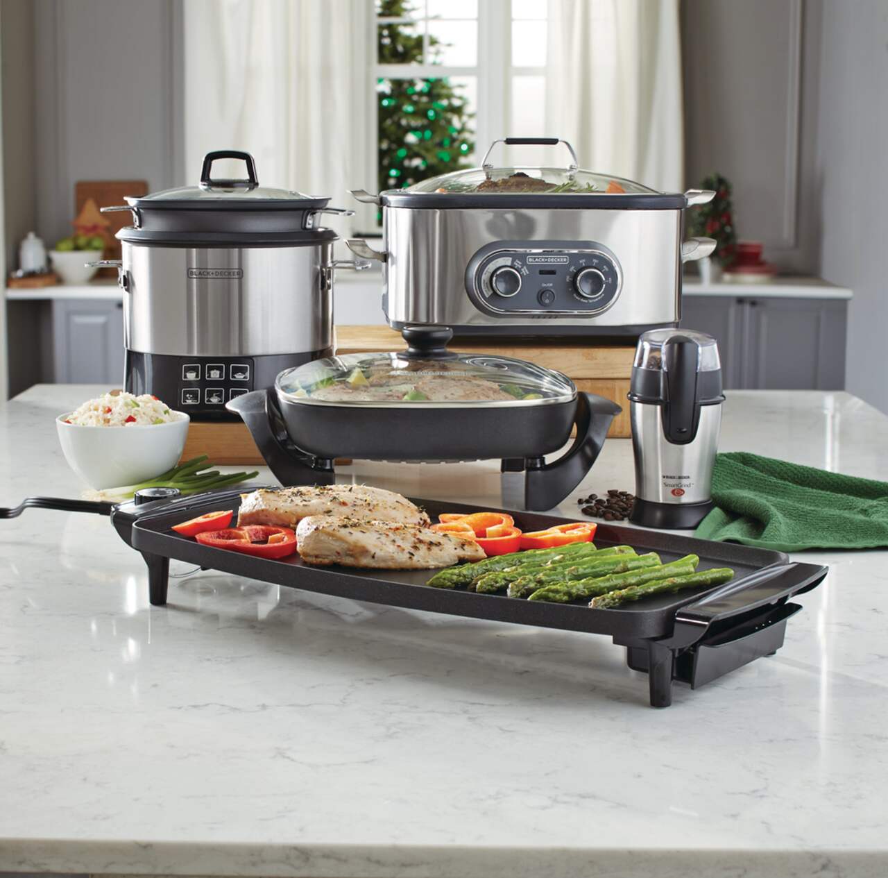 https://media-www.canadiantire.ca/product/living/kitchen/kitchen-appliances/0431120/black-decker-skillet-ddfbad53-1c7a-47c2-8d15-cce9279b8d4f.png?imdensity=1&imwidth=1244&impolicy=mZoom