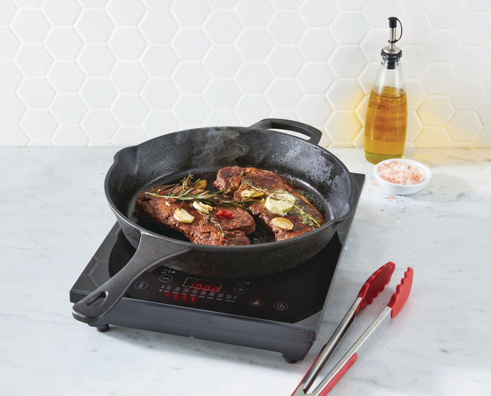 MASTER Chef Preseasoned Cast Iron Frying Pan, Oven Safe, Black, 30.4cm