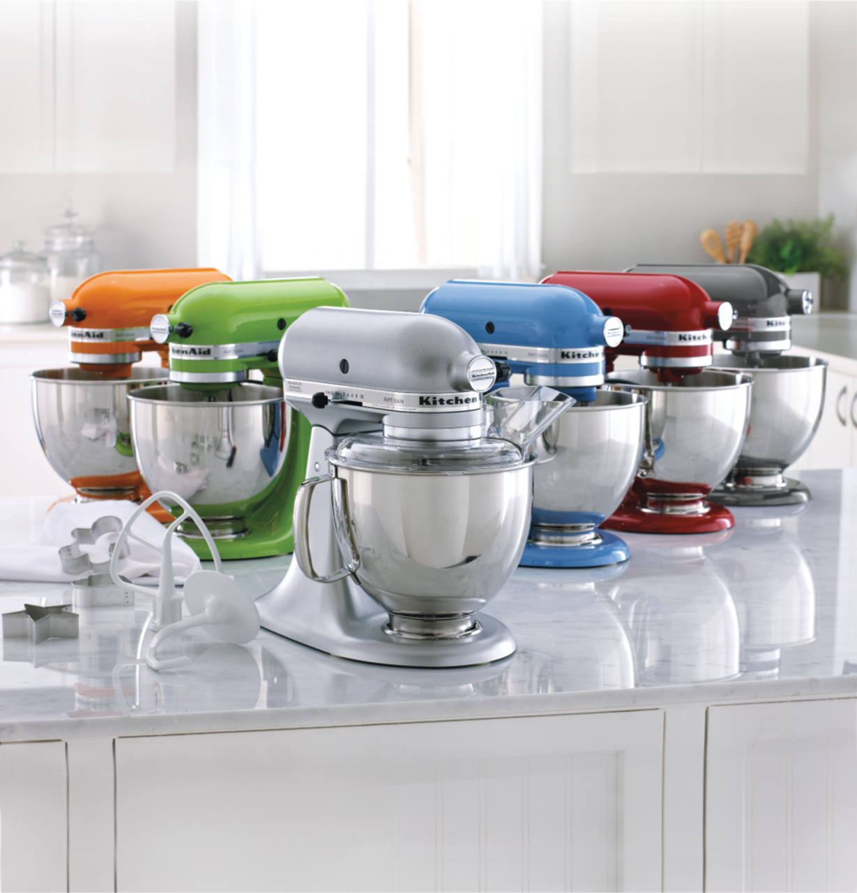 https://media-www.canadiantire.ca/product/living/kitchen/kitchen-appliances/0431406/artisan-stand-mixer-empire-red-bd7dd790-a4e2-462c-8734-6baab2235ce0.png?imdensity=1&imwidth=1244&impolicy=mZoom