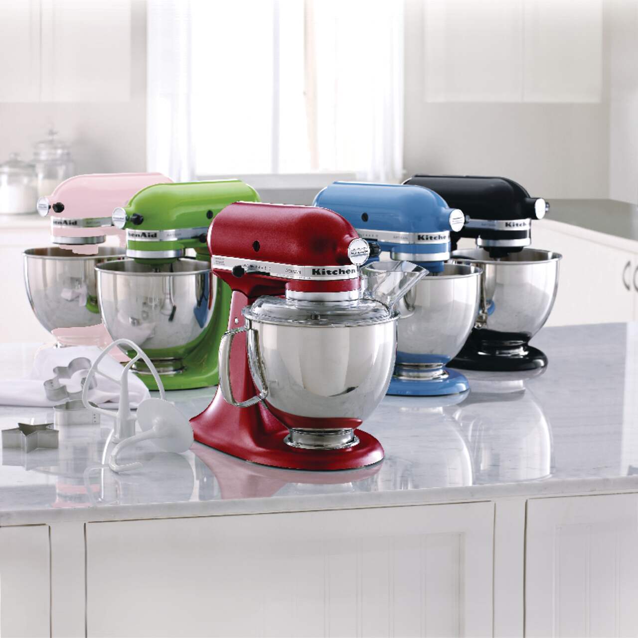 https://media-www.canadiantire.ca/product/living/kitchen/kitchen-appliances/0431406/artisan-stand-mixer-empire-red-f7e8f5c1-bcd3-4ee2-90ad-bf0e235d5861.png?imdensity=1&imwidth=1244&impolicy=mZoom