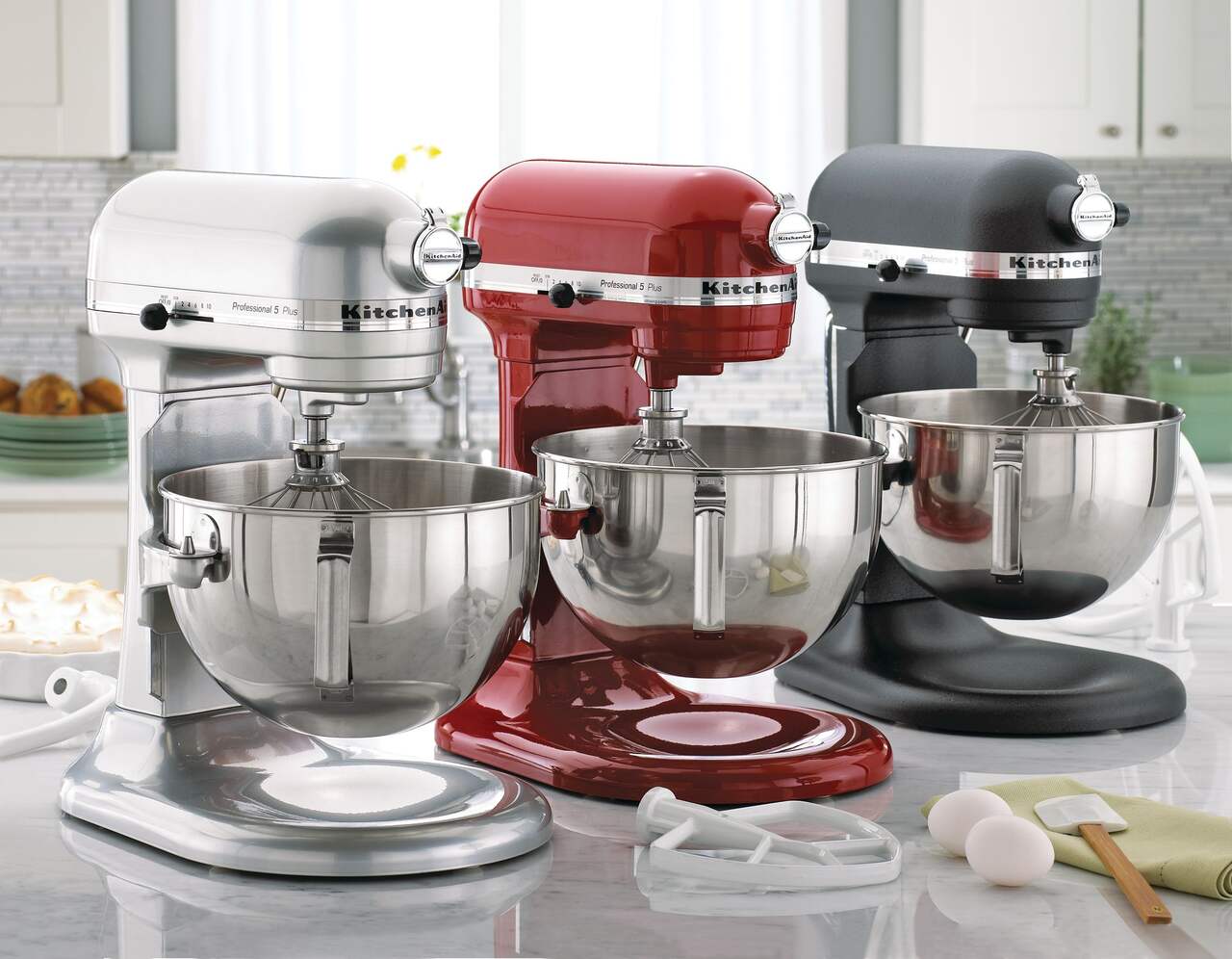 https://media-www.canadiantire.ca/product/living/kitchen/kitchen-appliances/0432170/kitchen-aid-pro-stand-mixer-metallic-chrome-3e9f9e9a-5e64-471b-8796-09636a3e681a-jpgrendition.jpg?imdensity=1&imwidth=1244&impolicy=mZoom
