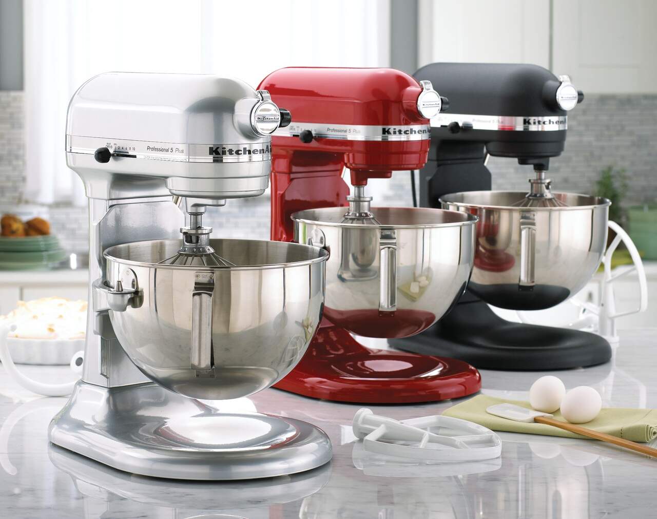 https://media-www.canadiantire.ca/product/living/kitchen/kitchen-appliances/0432170/kitchen-aid-pro-stand-mixer-metallic-chrome-b33eb1c5-f0d9-4d76-9fad-244fc0a5d373-jpgrendition.jpg?imdensity=1&imwidth=1244&impolicy=mZoom