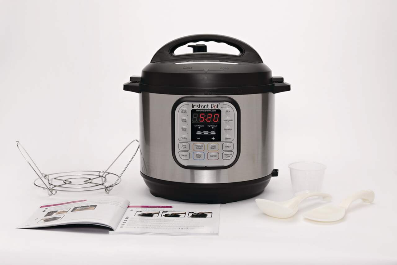 https://media-www.canadiantire.ca/product/living/kitchen/kitchen-appliances/0432672/instant-pot-duo-6-quart-pressure-cooker-35cfea57-ab6e-4050-8573-c3282f28d0a5.png?imdensity=1&imwidth=1244&impolicy=mZoom