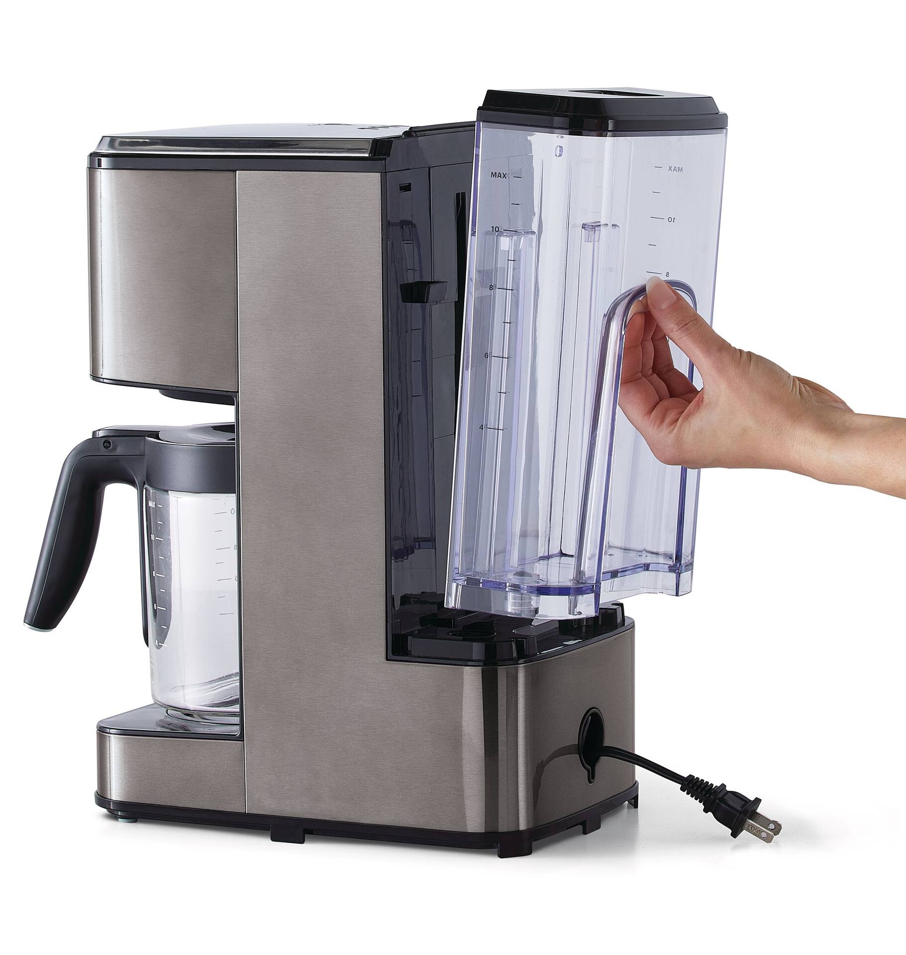 Coffee maker with removable water outlet reservoir