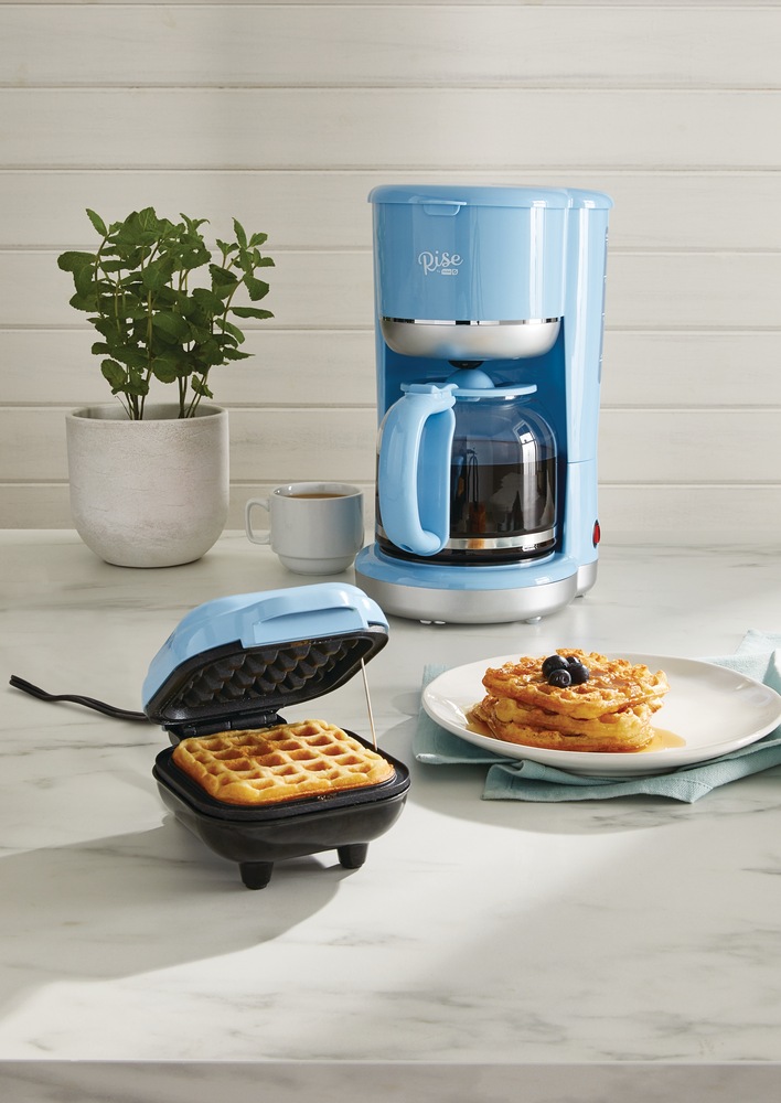 Cafetière à filtre Dash, bleu, 10 tasses Canadian Tire