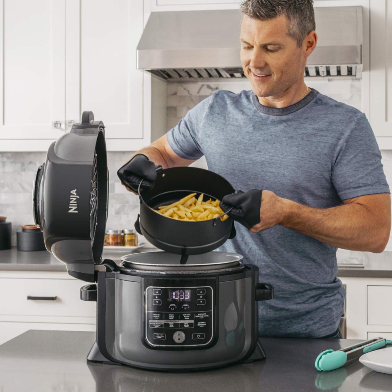 https://media-www.canadiantire.ca/product/living/kitchen/kitchen-appliances/0439570/ninja-foodie-726d017a-7c4a-4d0c-95c1-05145ac9527f.png?imdensity=1&imwidth=1244&impolicy=mZoom