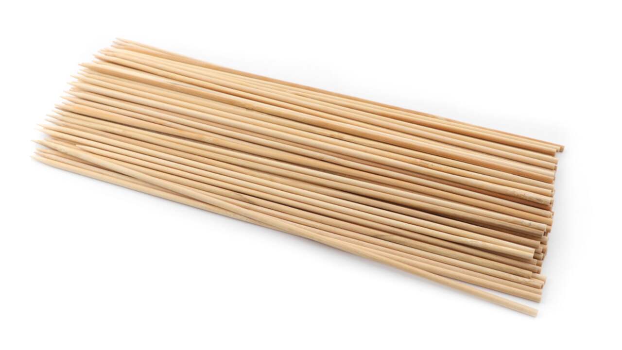 Petites brochettes torsadées en Bambou