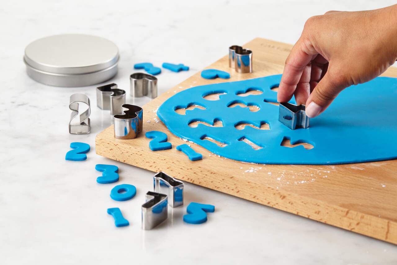 Cake boss cookie on sale cutters