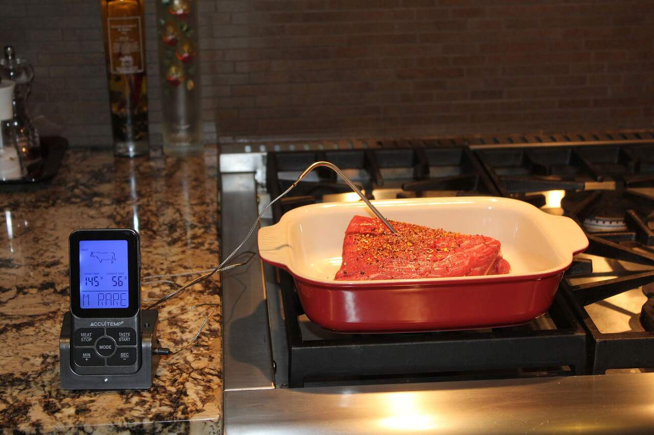 Thermomètre numérique à cuisson et à viande Accutemp Pro à lecture  instantanée avec écran rétroéclairé, noir/gris