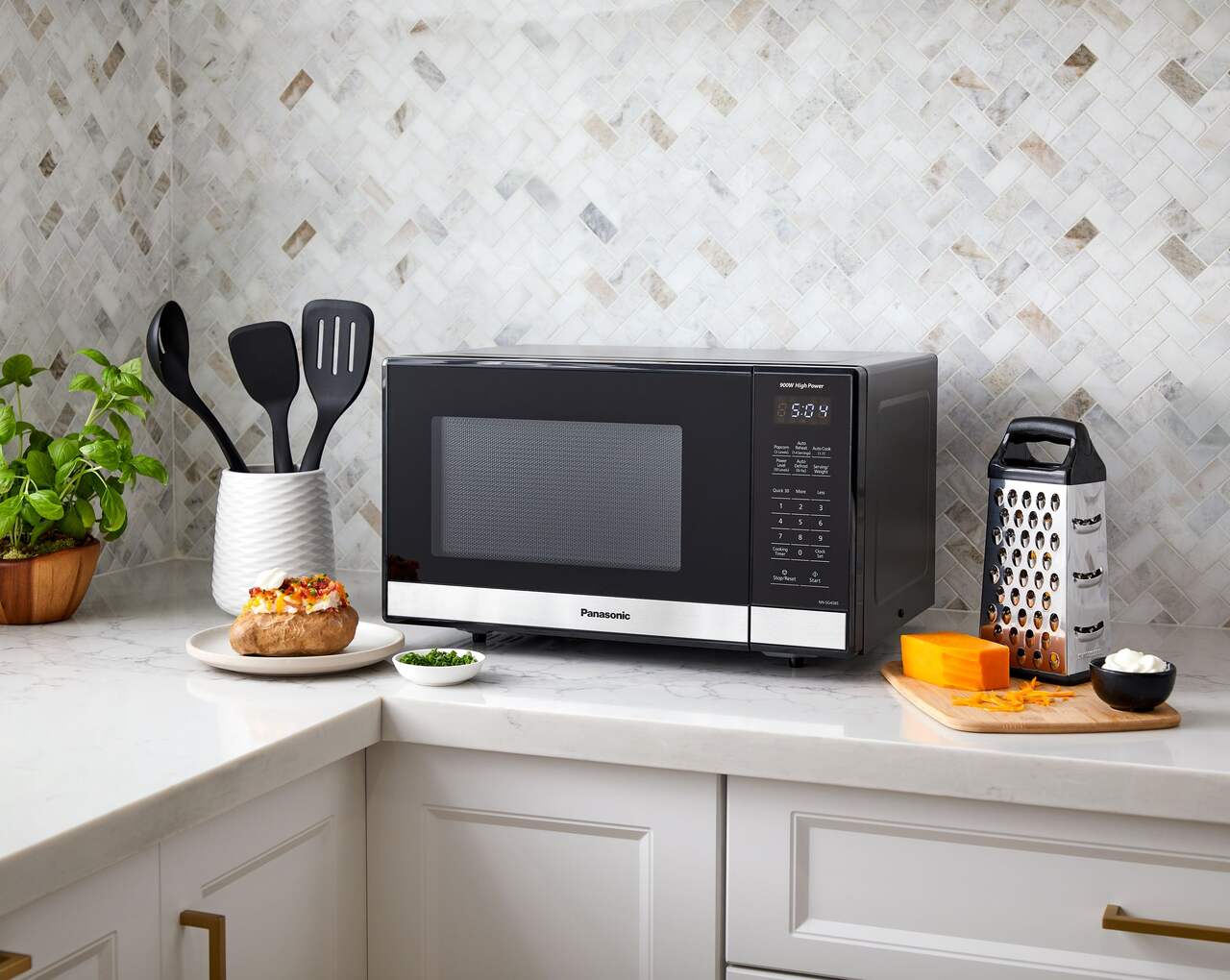 Kenmore Countertop Microwave Oven, 6 Preset Cooking Programs, 0.9 Cu Ft,  900w, Stainless Steel