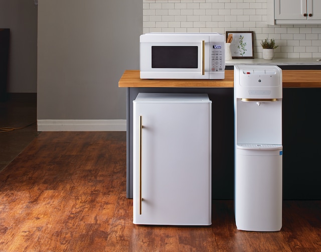 Vida by PADERNO Microwave Oven, White/Gold, 0.9cuft Canadian Tire