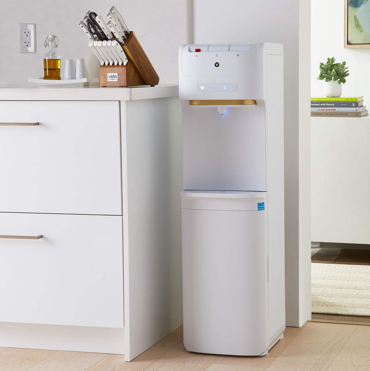 https://media-www.canadiantire.ca/product/living/kitchen/white-goods/0437071/vida-white-bottom-load-water-cooler-f0676e5c-005c-40bf-8ce4-65ce35dd45aa-jpgrendition.jpg?imdensity=1&imwidth=1244&impolicy=mZoom