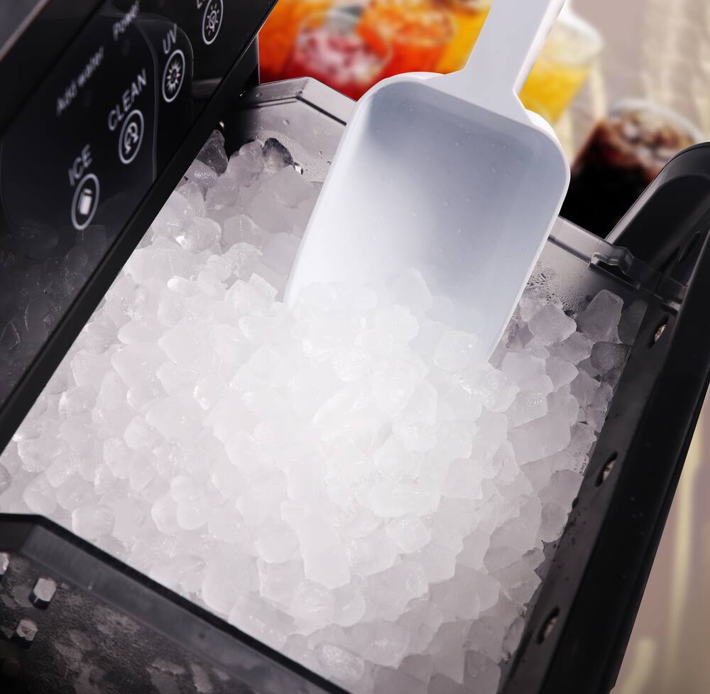 small crunchy ice maker