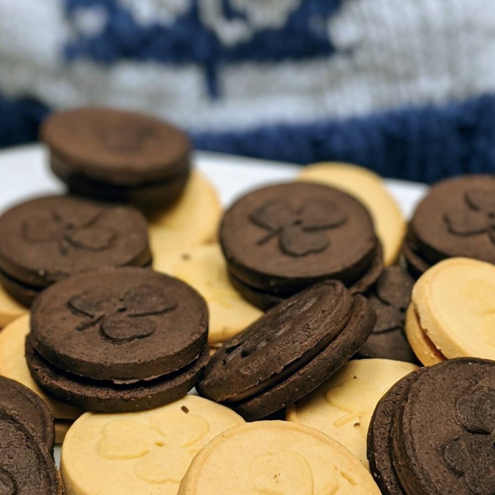 Tea & cookies au chocolat pour deux-par Fran Dolls House Food 