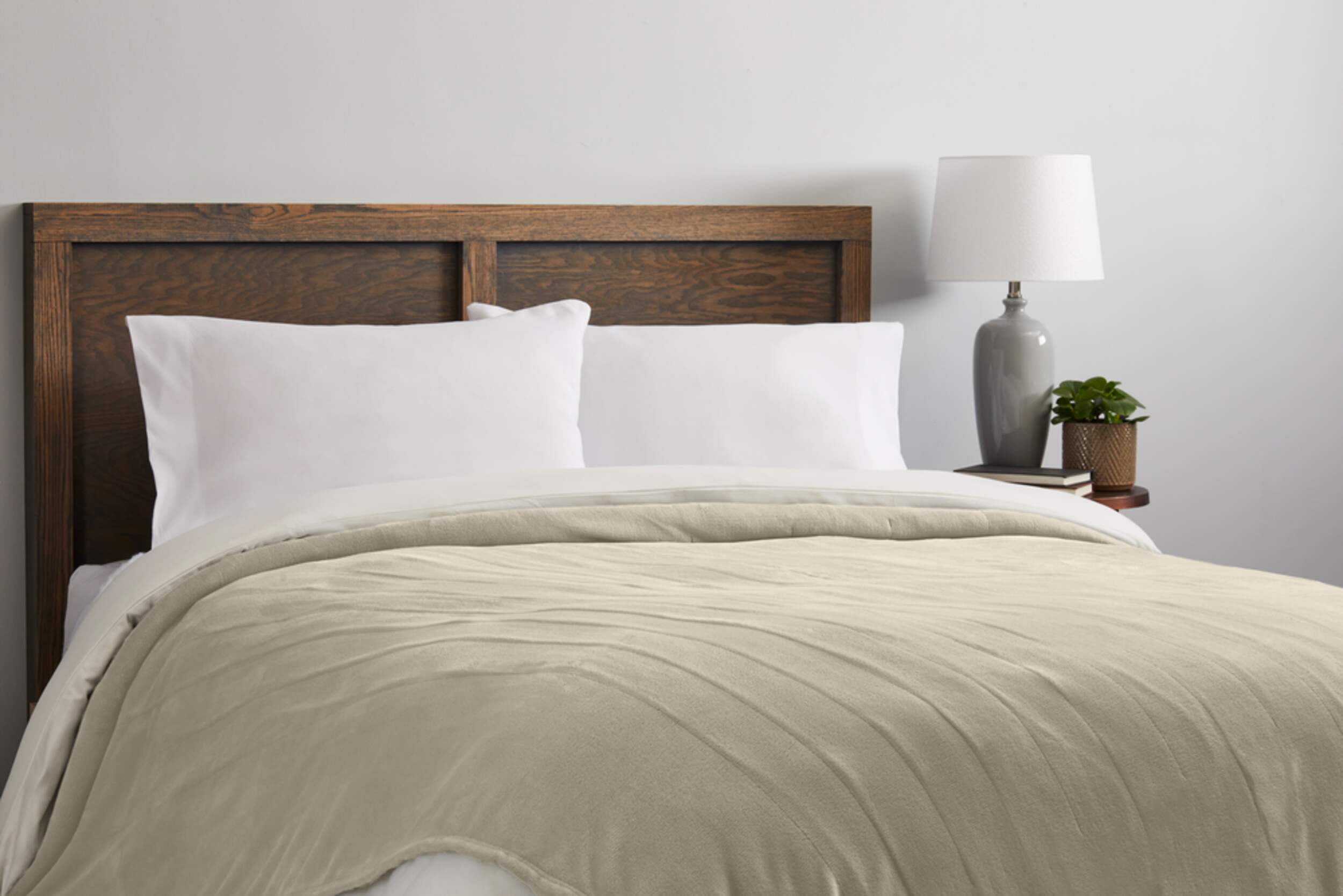 Sunbeam Microplush Electric Heated Throw Blanket with Full/Queen Dual Control, Oatmeal