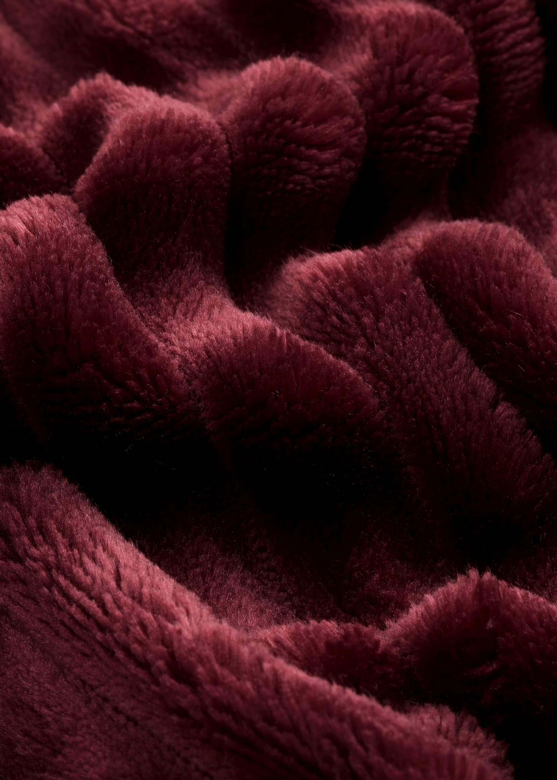 Sunbeam Textured Velvet Heated Throw, Bordeaux Canadian Tire