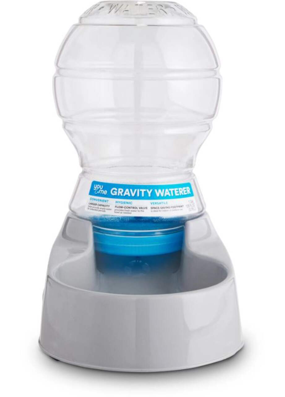 https://media-www.canadiantire.ca/product/living/pet-care/pet-accessories/1429465/petco-gravity-waterer-for-pets-0-5-gallon-grey-11715c32-436c-44b9-bb21-eb4287569e8f.png?imdensity=1&imwidth=640&impolicy=mZoom