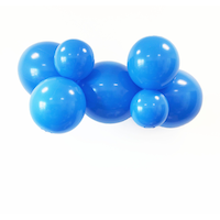 Ballons en PVC gonflables reliés et réutilisables PartyAire, cobalt, gonflé à l'air