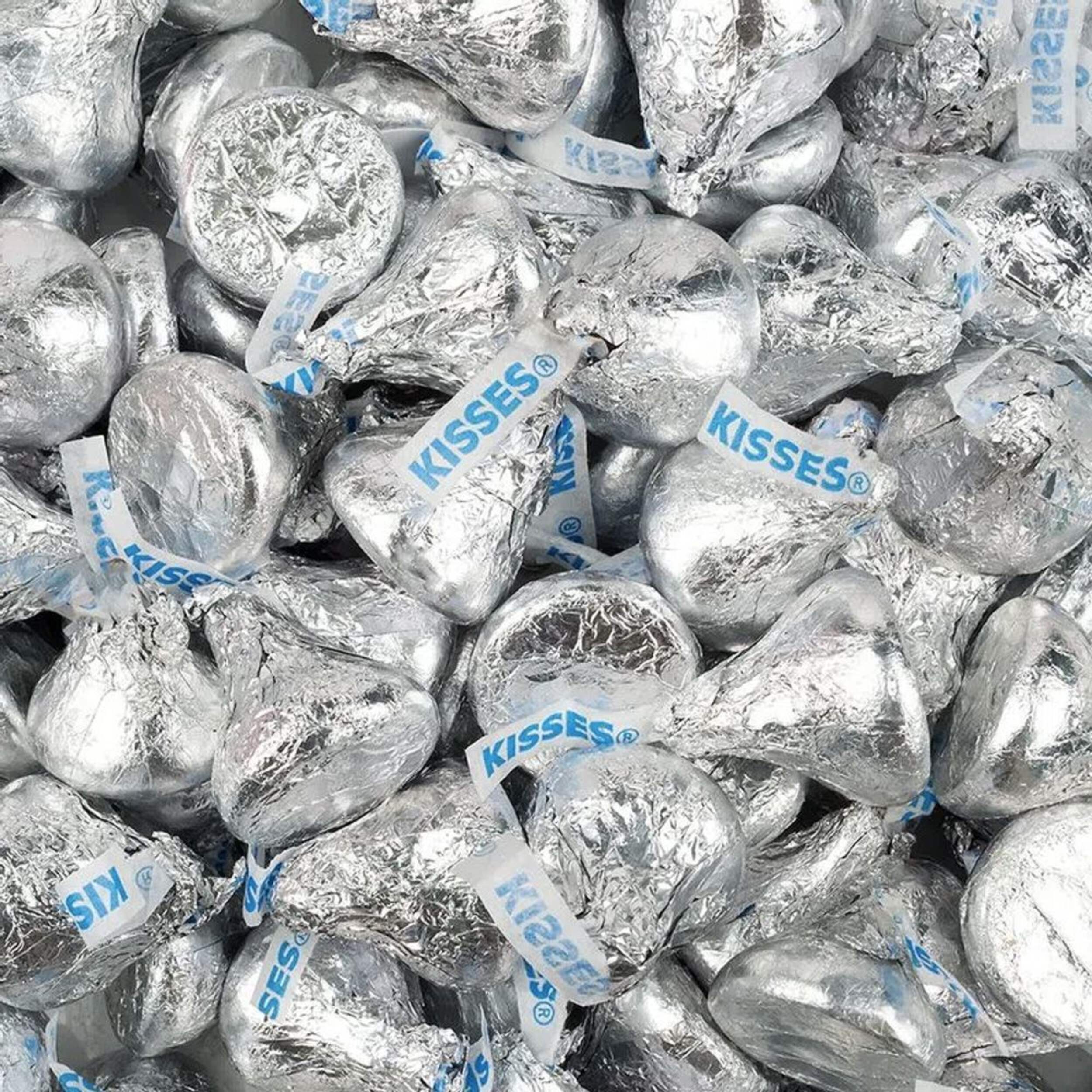 Hershey's Kisses Milk Chocolate Candy, Silver Foil, 226-g CloseUp