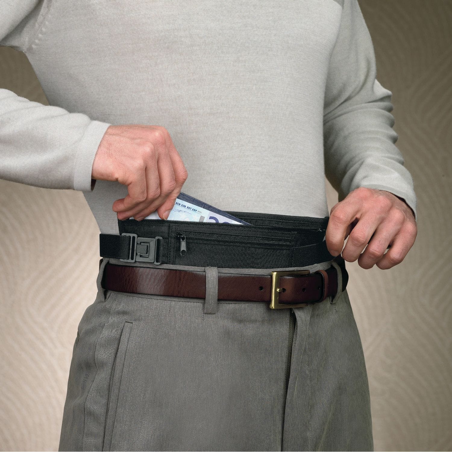 Neck money outlet belt