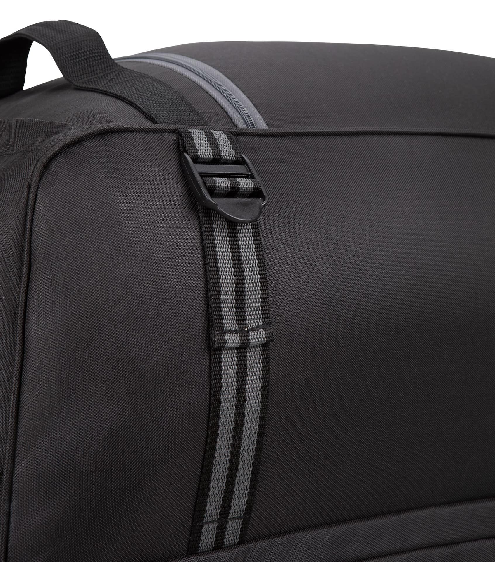 Roots duffle deals bag with wheels