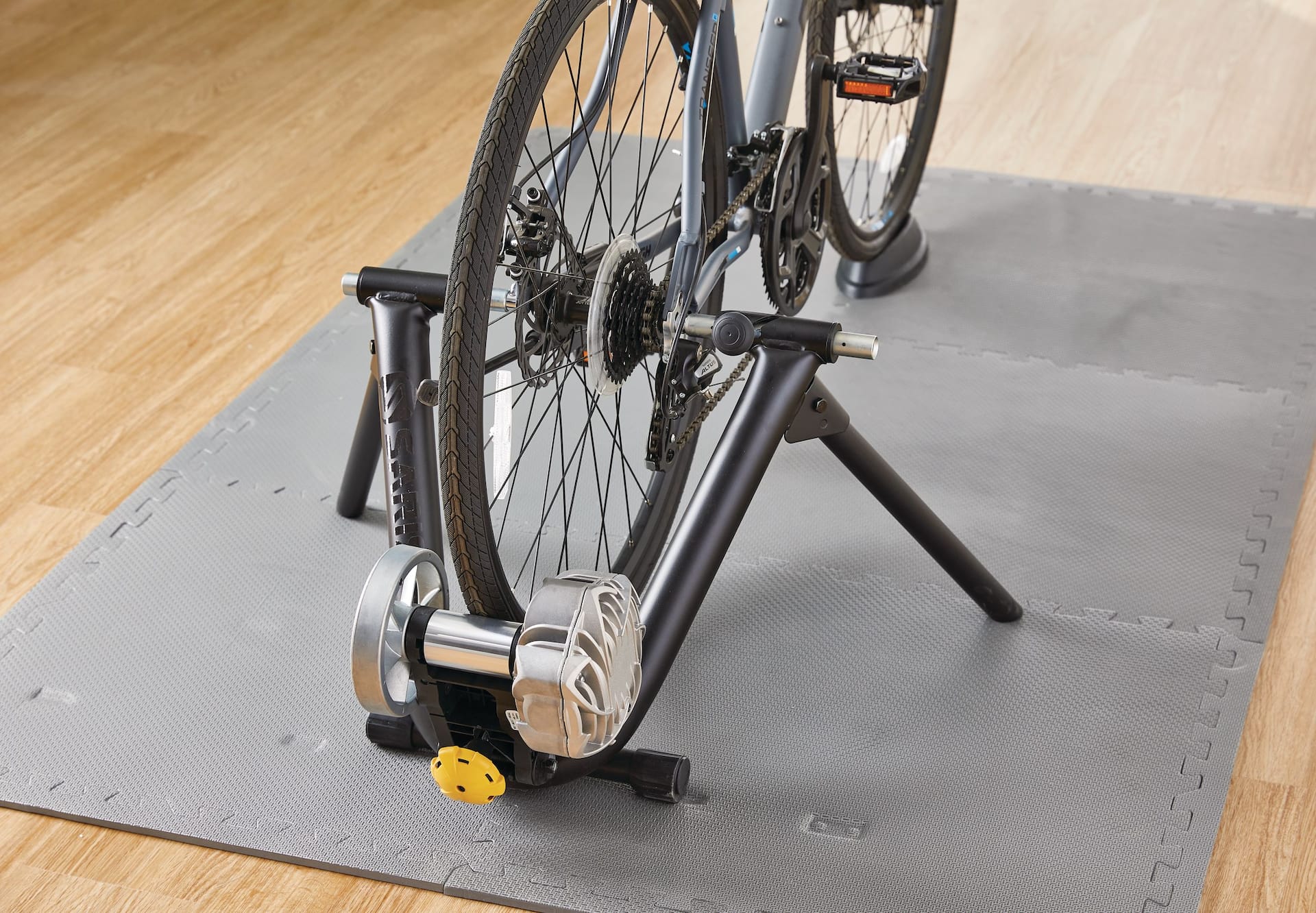 Smart fluid deals bike trainer