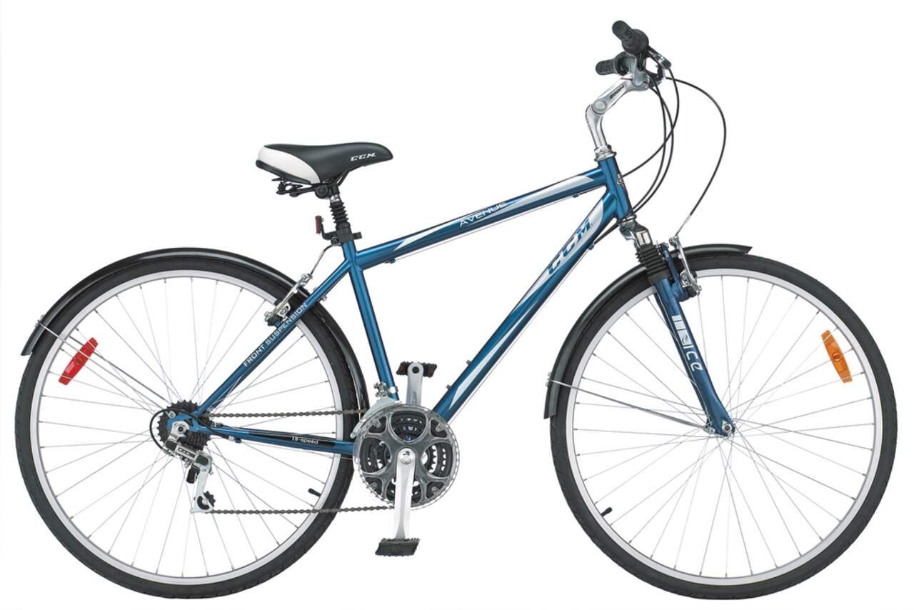 CCM Avenue Men s 700C Hybrid Bike