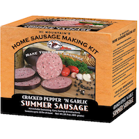 Trousse de préparation de saucisses d'été Hi Mountain Make Your Own Home, poivre concassé et ail, 805 g Front_Angled_Left