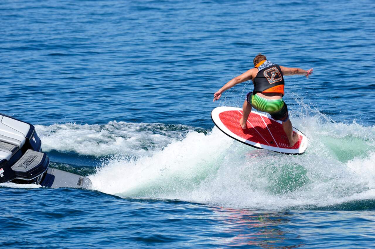 The W8 Laguna Wakesurf Board with Rope