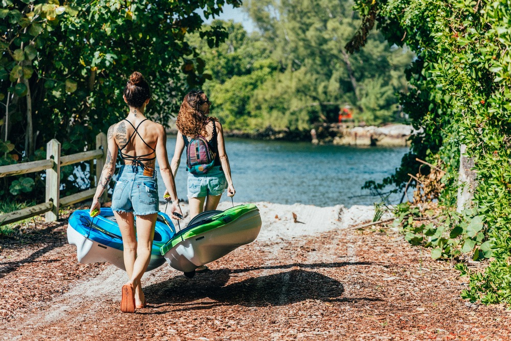 Pelican Magna 100 Packaged 1Person Kayak with Paddle, Lime, 10ft