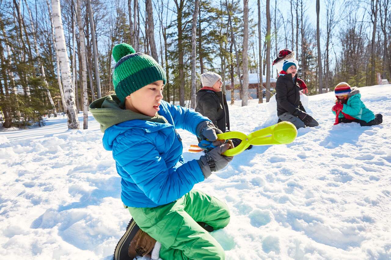 Moule à boules de neige en plastique avec poignées pour enfants Sno-Ball,  jouets d'hiver pour l'extérieur, varié, 5 ans et plus