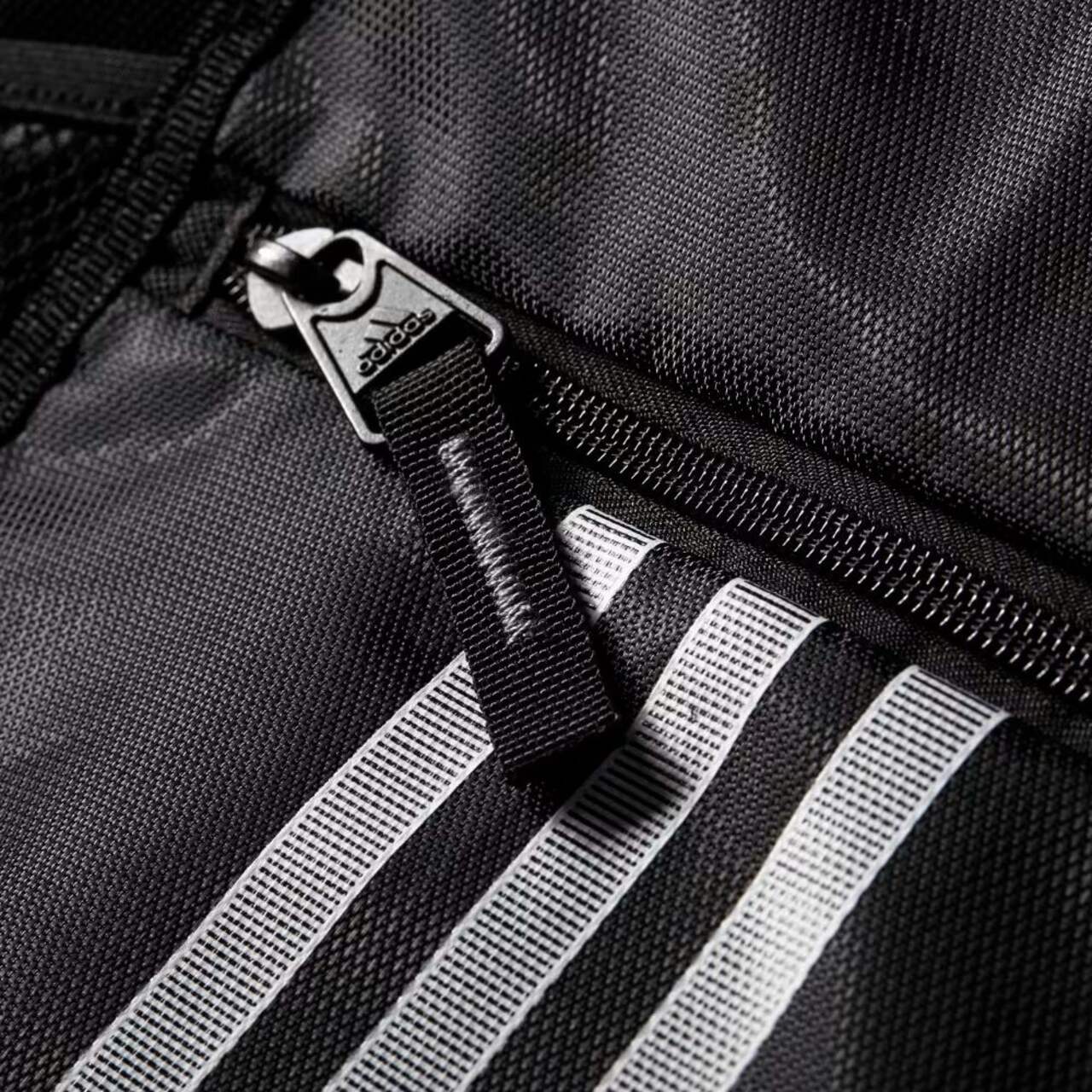 Sac à dos de sport Adidas Alliance avec sangles et poches à cordon