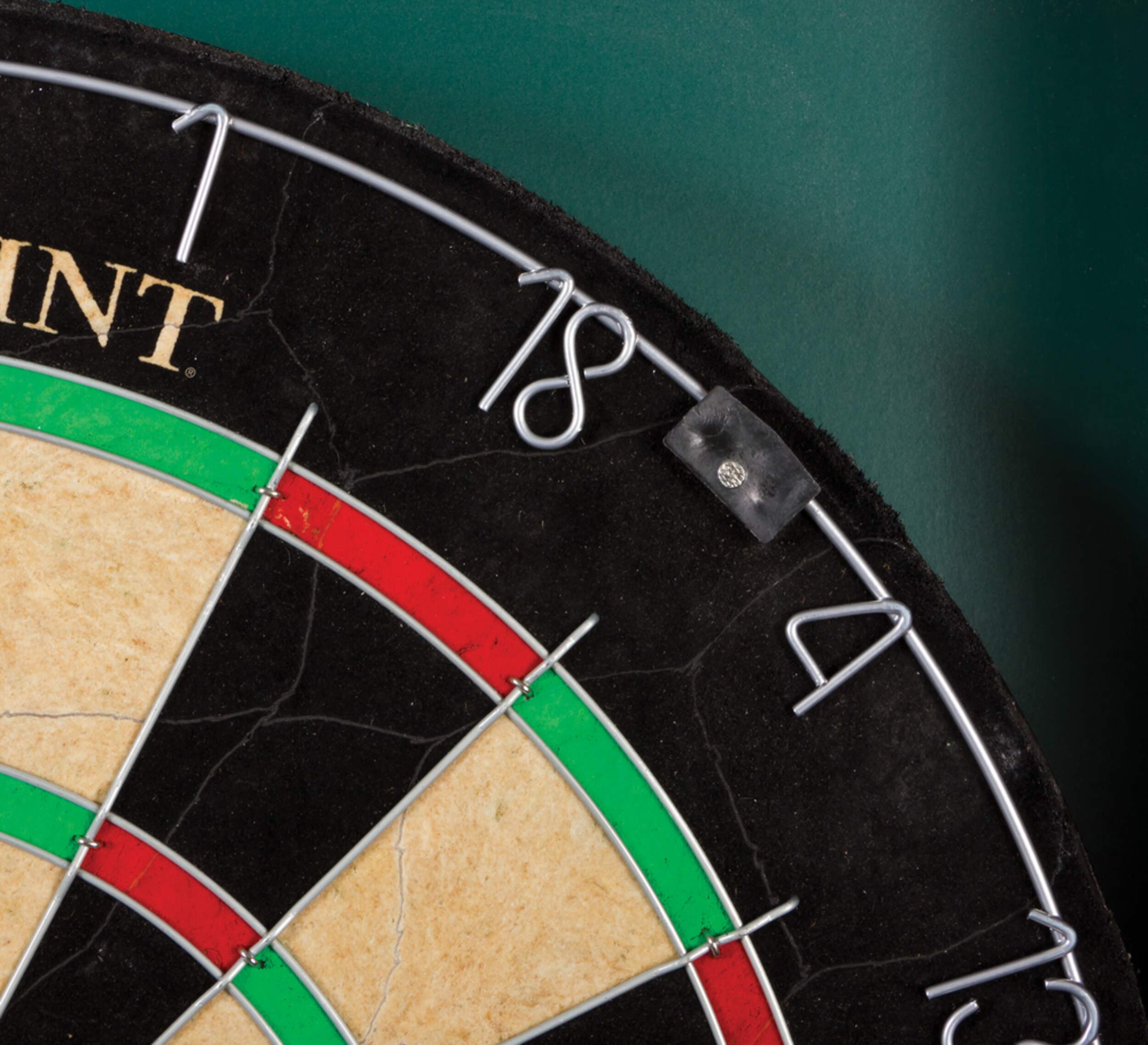 EastPoint Derbyshire Sisal Bristle Dartboard & Set w/ 6 Darts