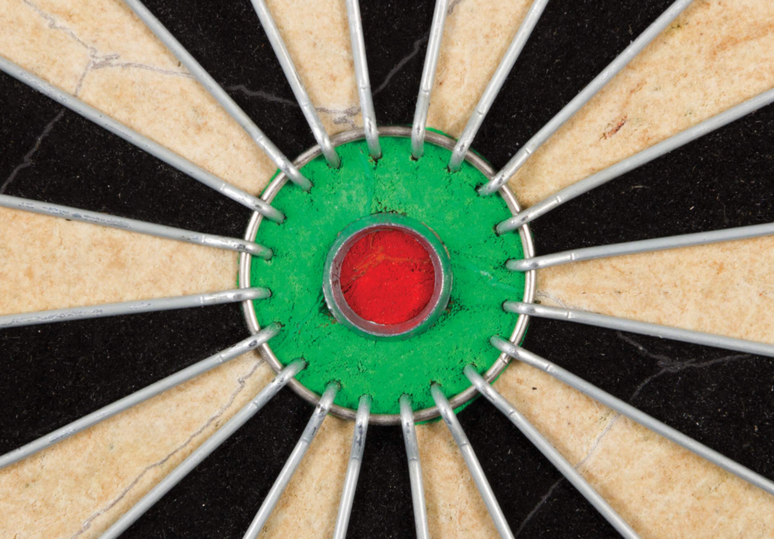 EastPoint Derbyshire Sisal Bristle Dartboard & Set w/ 6 Darts