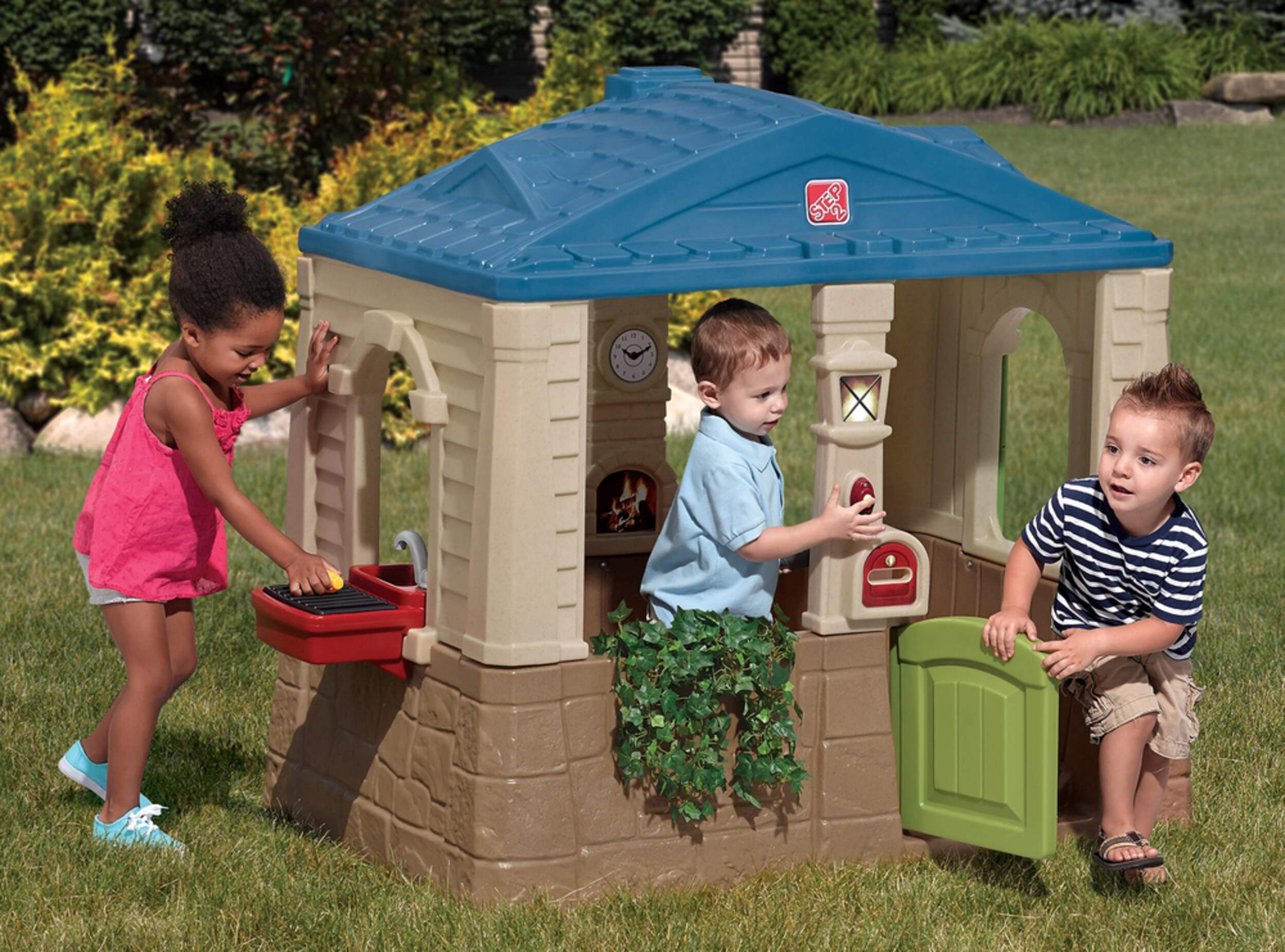 Maisonnette Step 2 Happy Home & Grill, 1,5 ans et plus Front_Angled_Right