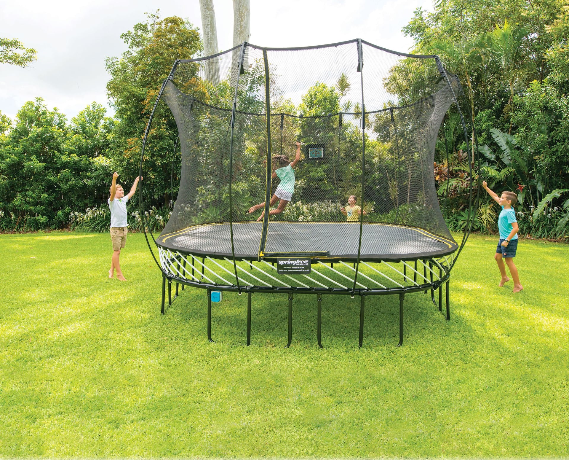 Springfree Trampoline Enclosure with TGOMA 11 x 11 ft Canadian Tire