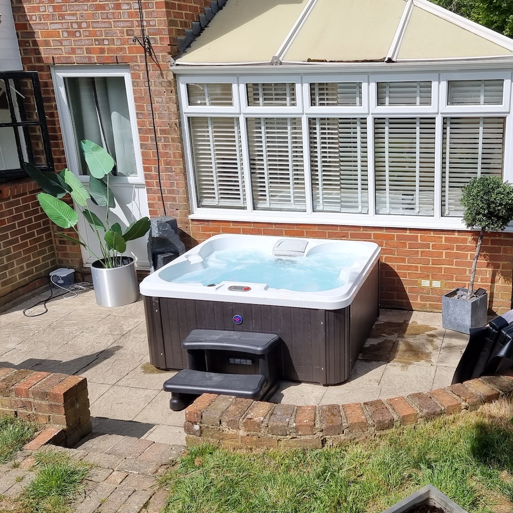 Canadian Spa Company Manitoba 4Person 15Jet Portable Hot Tub