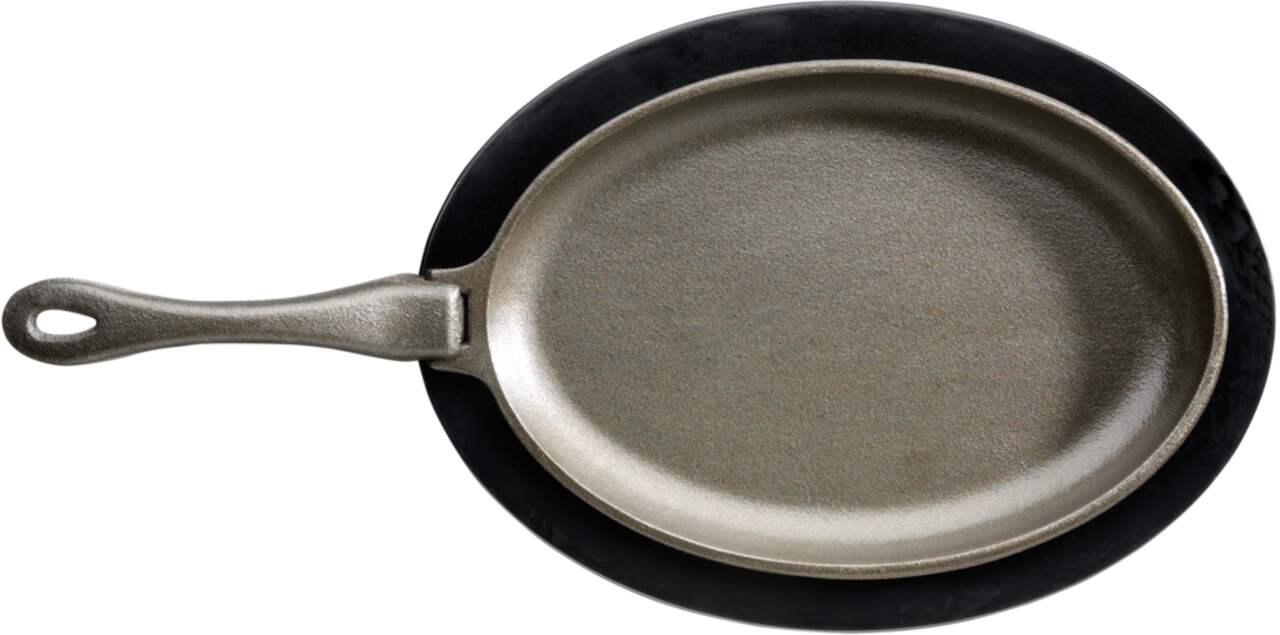 https://media-www.canadiantire.ca/product/seasonal-gardening/backyard-living/outdoor-cooking-accessories/1850136/napoleon-cast-iron-skillet-with-removable-handle--fa1f886e-53d9-49d3-a410-2a1cb8d256de.png?imdensity=1&imwidth=1244&impolicy=mZoom