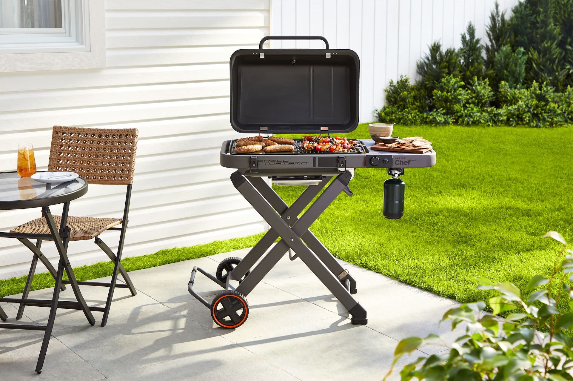 MASTER Chef Grill Turismo Portable Gas Grill with Foldable Cart Canadian Tire