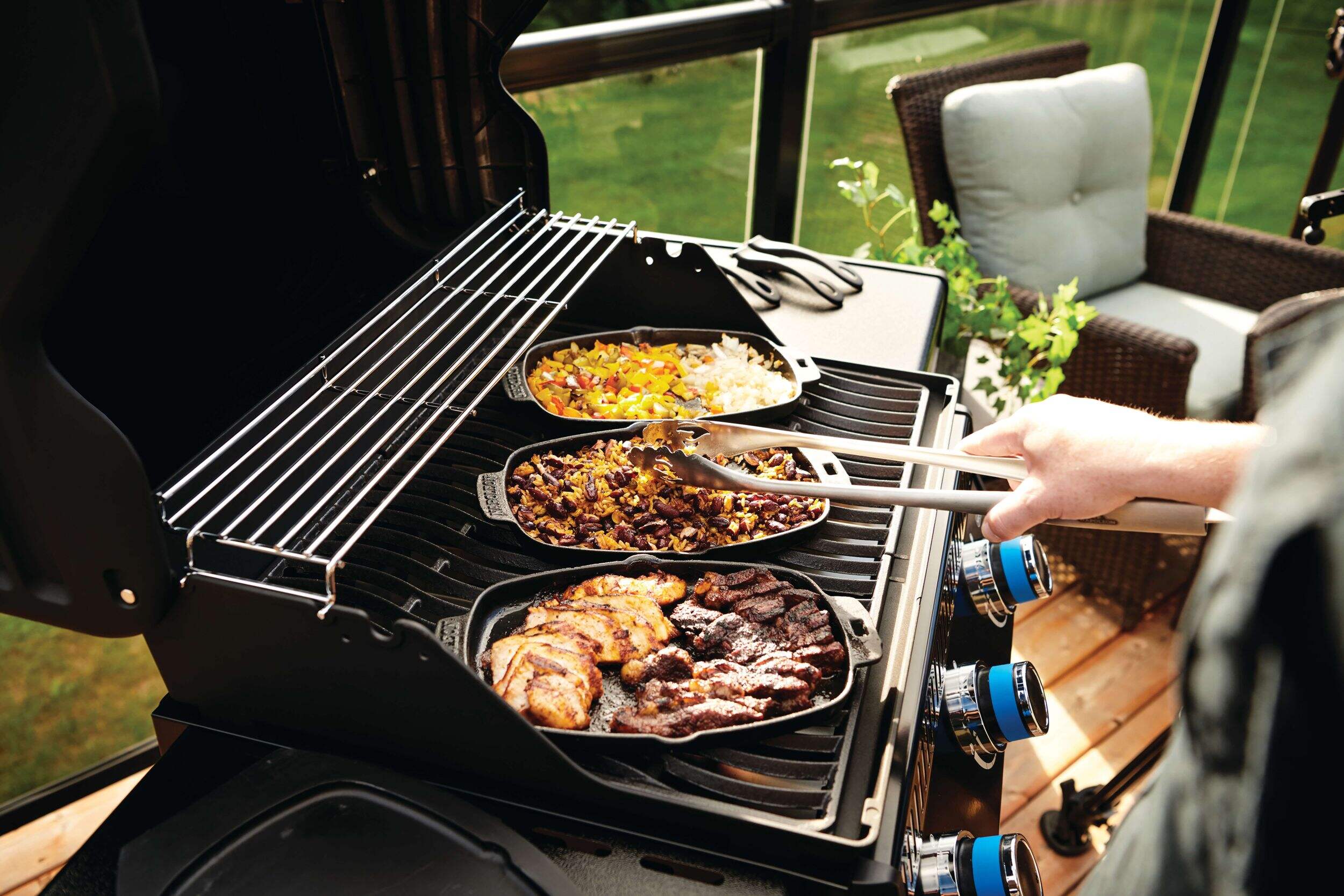 Napoleon Legend LD3 3Burner Propane Gas BBQ Grill with Folding Side