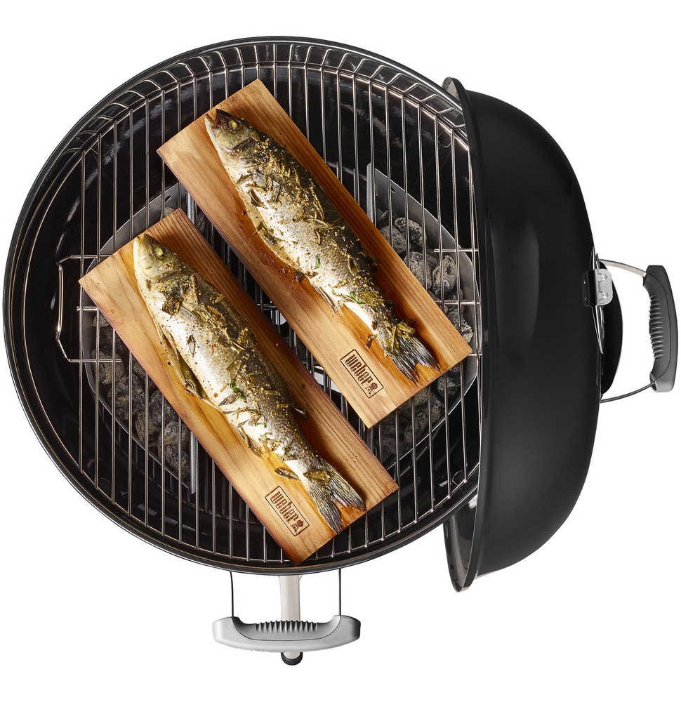 er MasterTouch 22In Charcoal Kettle BBQ Grill with a Cleaning System Canadian Tire