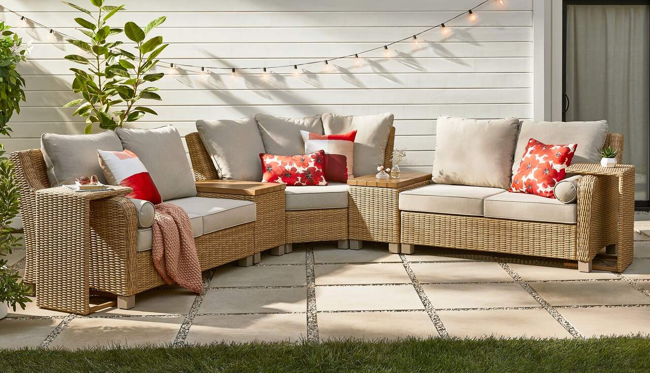 CANVAS Jensen Collection Oval Outdoor/Patio Sectional Coffee Table