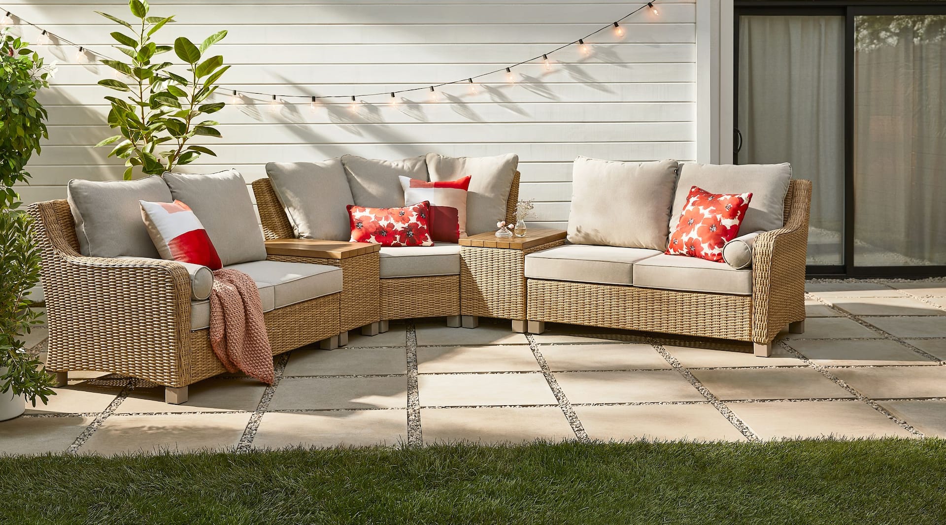 White wicker deals outdoor sectional